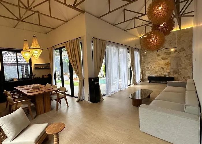 Villa Melasti #2 2bdr With Yard & Pool *